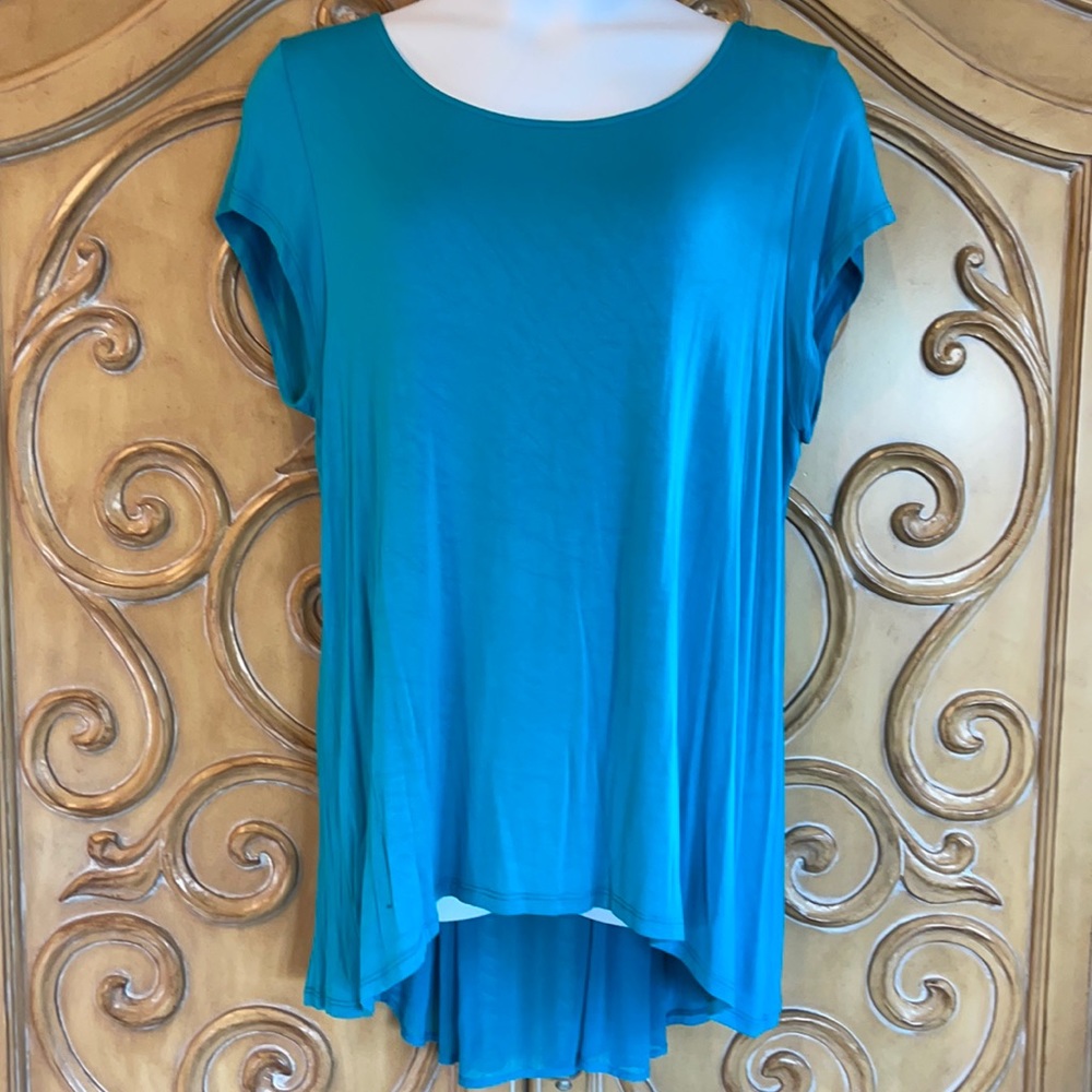 K & C turquoise green chiffon back tee